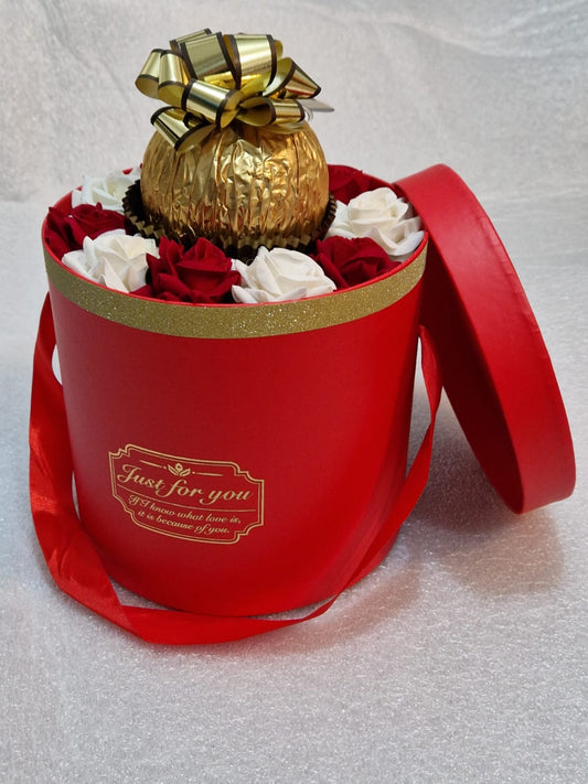 Extra large Artificial rosebox with extra large Ferrero Rocher